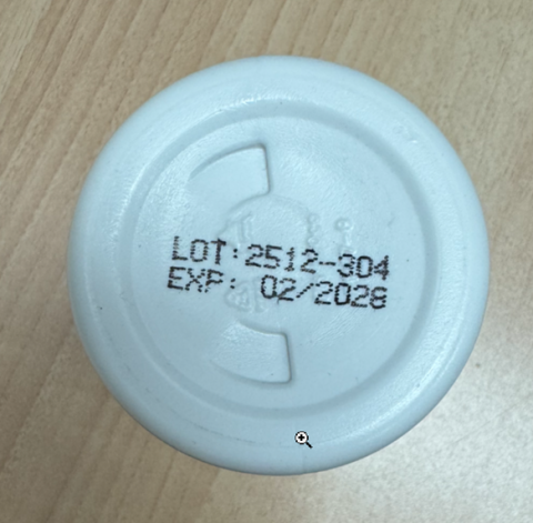 Photograph of bottom of TNVitamins bottle showing Lot 2512-304 with Exp 02/2028